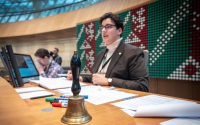 17-jähriger Lasse Kneip leitet Plenarsitzung in Düsseldorf